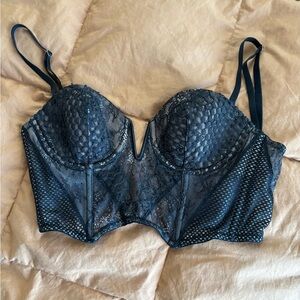 Elegant Lace Bustier in black